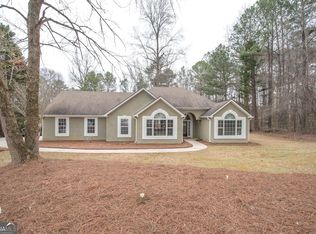 97 Barrington Ridge Ct, Sharpsburg, GA 30277