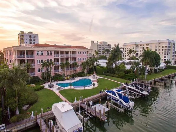 1810 Gulf Shore Blvd N APT 403, Naples, FL 34102