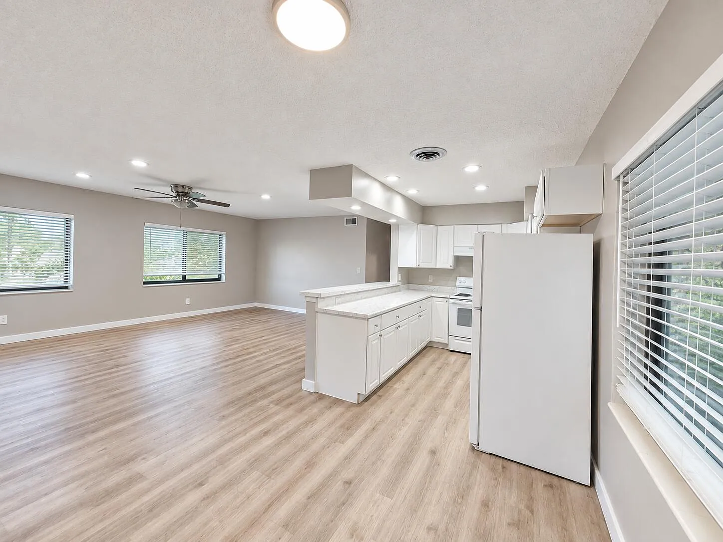 2 bed, 1.5 bath, 1000 sqft, $2,400 — Photo 4