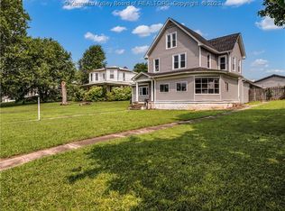 2634 Putnam Ave, Hurricane, WV 25526