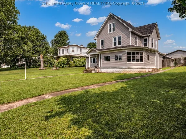 2634 Putnam Ave, Hurricane, WV 25526