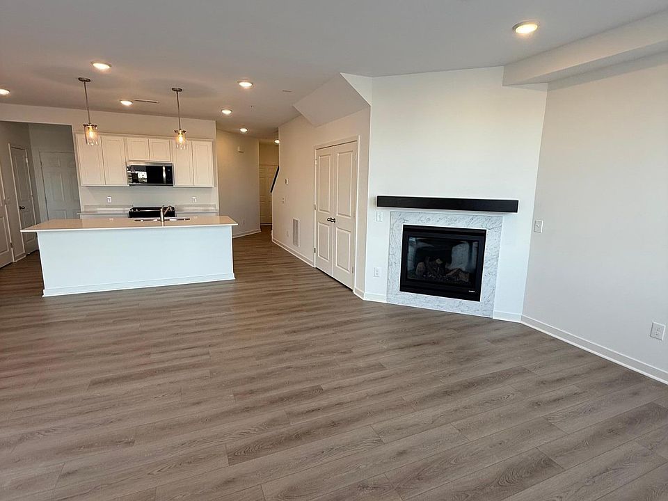 1st image of 4788 Airlake Dr