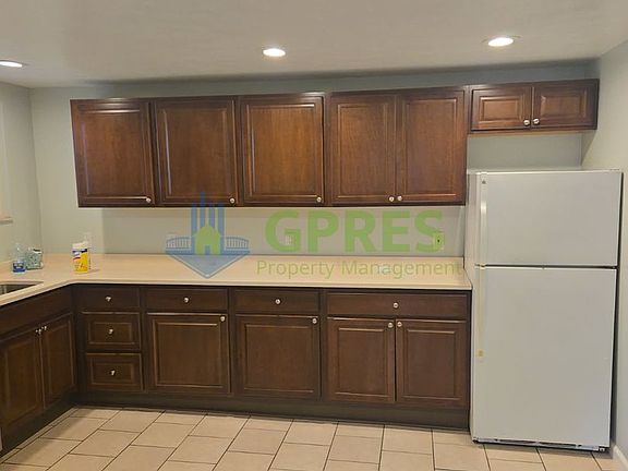 3rd image of 119 Sherman St Floor 1