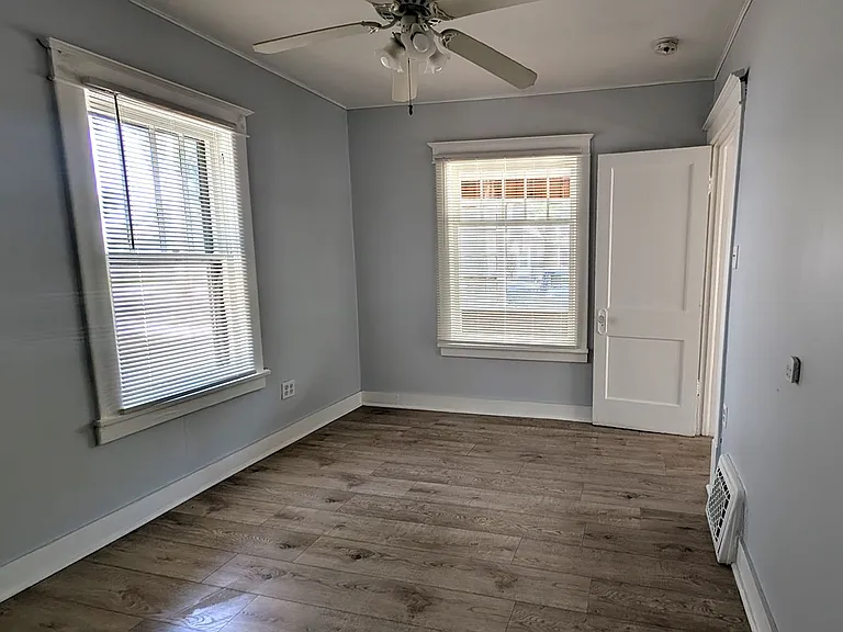 3017 Sanford St — Photo 8