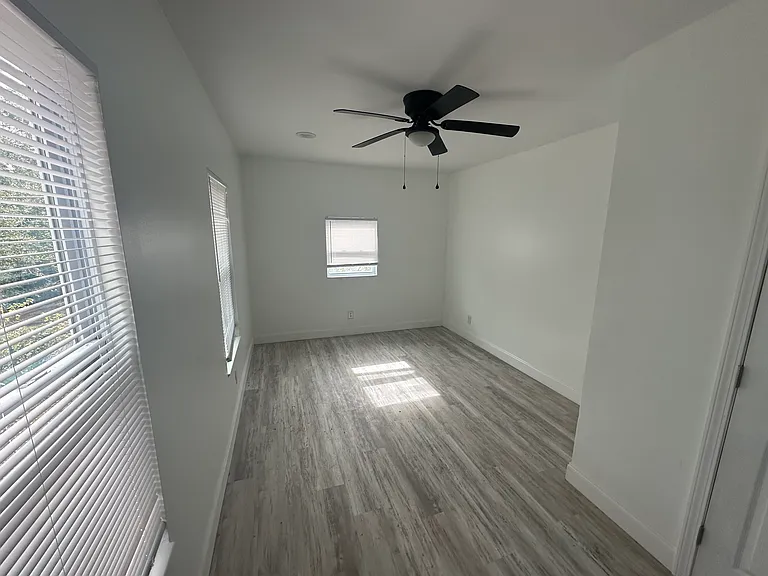 1103 Basin St — Photo 3