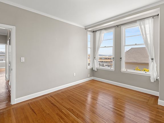 4th image of 2774 Franklin St APT 15