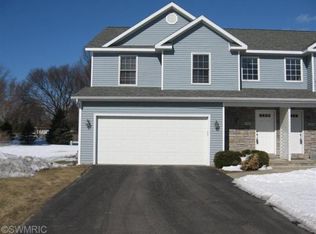 2559 Holiday House Rd, Saint Joseph, MI 49085