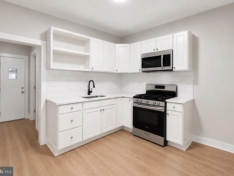 231 E Phil Ellena St — Photo 4