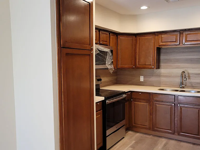 Stove top / Oven and microwave