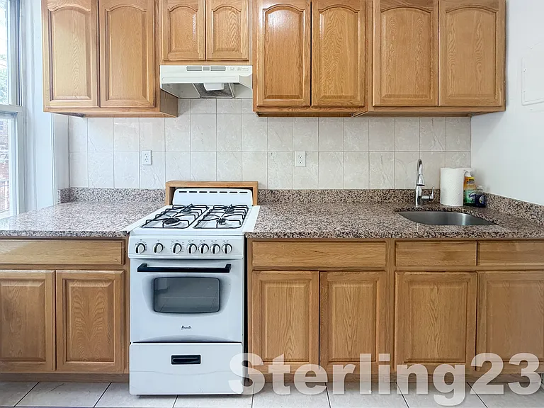 23-17 29th St #2F — Photo 3