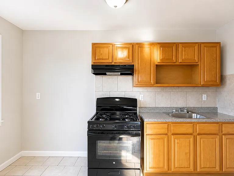 76 N 9th St #14AA — Photo 1