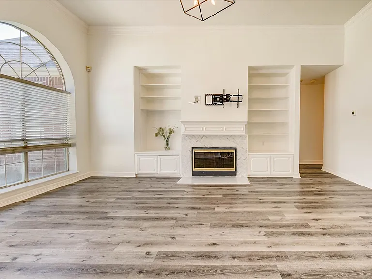8803 Memorial Creek Dr — Photo 17