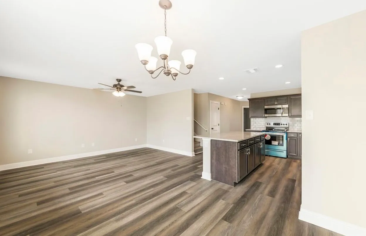 3 bed, 1439 sqft, $2,200 — Photo 3