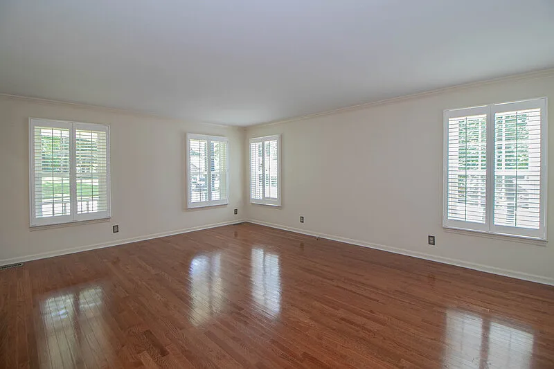 4 bed, 4.0 bath, 3420 sqft, $3,130 — Photo 3