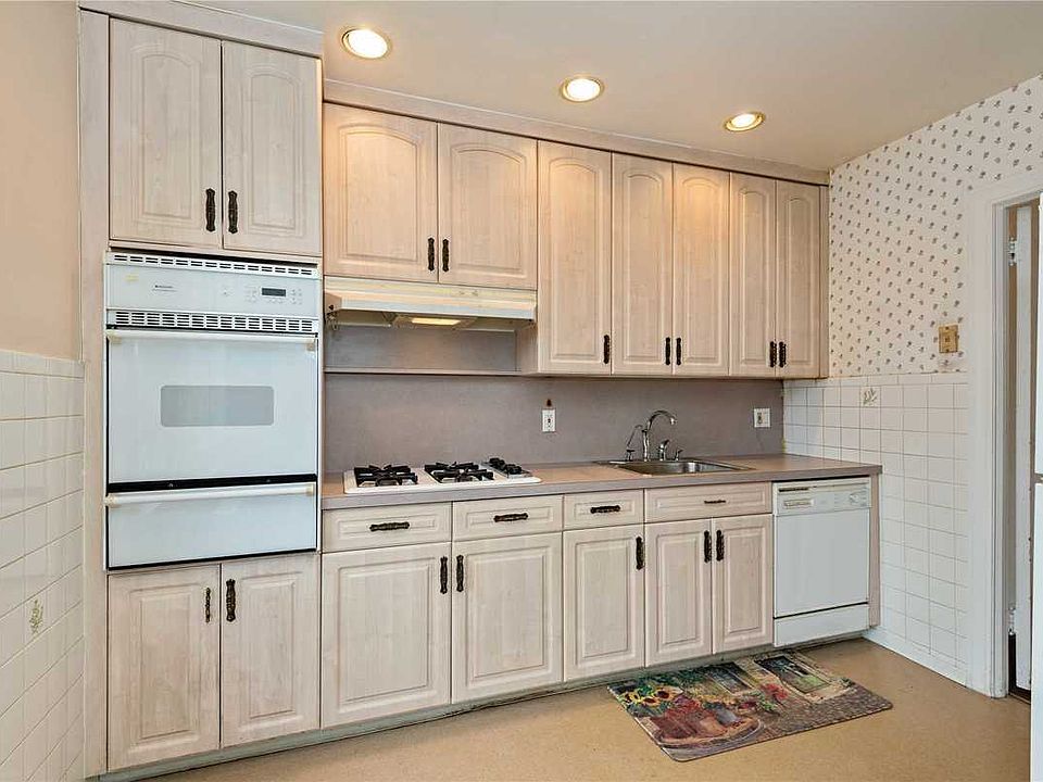 1st image of 8253 166th St