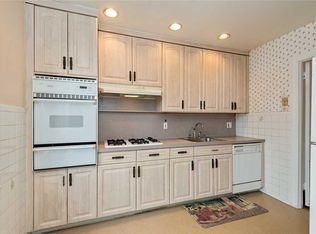 8253 166th St, Jamaica, NY 11432