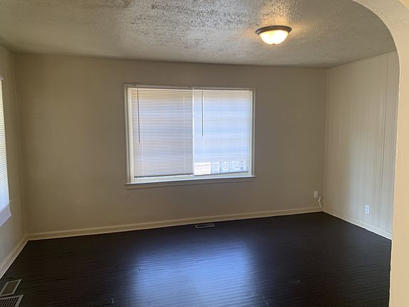 3rd image of 3936 Millersville Dr