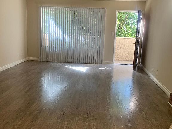 3rd image of 4704 Coldwater Canyon Ave #5