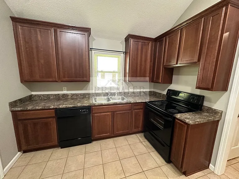 4621 Terrace St — Photo 10