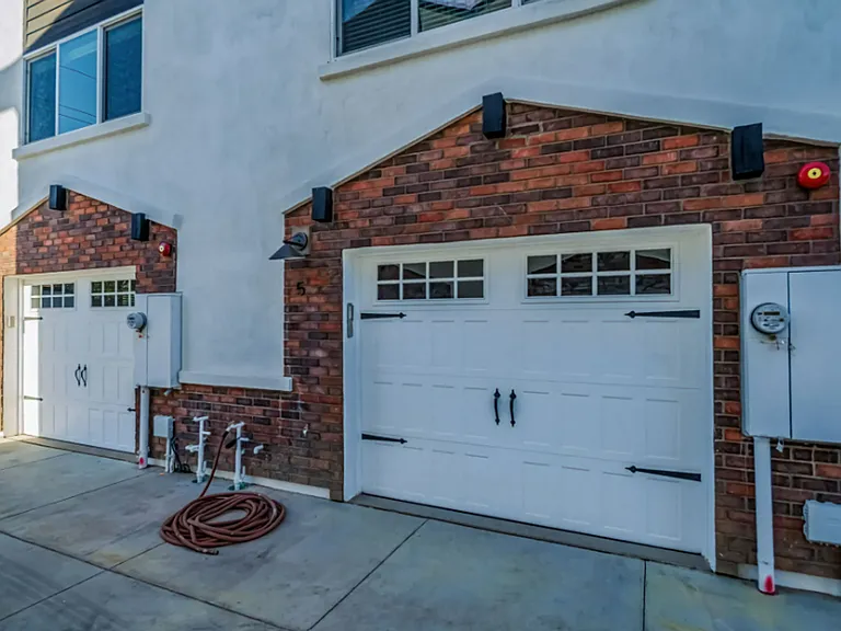 Earll 6 Townhomes — Photo 15