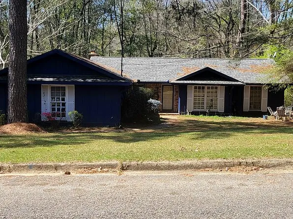 5700 Northwood Lake Dr E, Northport, AL 35473