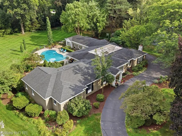 5245 Wayfind Ln, Bloomfield Hills, MI 48302