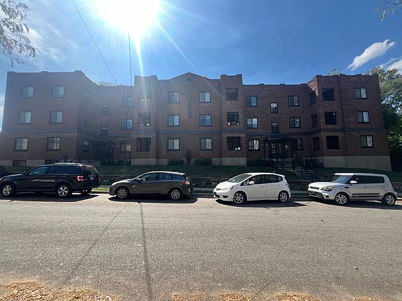 3rd image of 2621-2623 Woodburn Ave #201