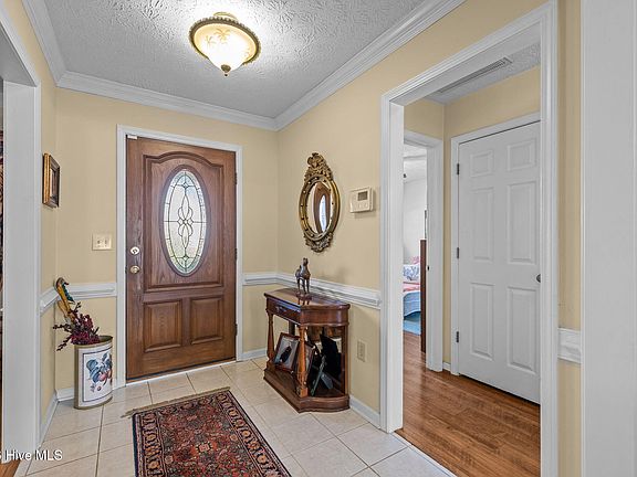 4th image of 806 Broadmoor Court