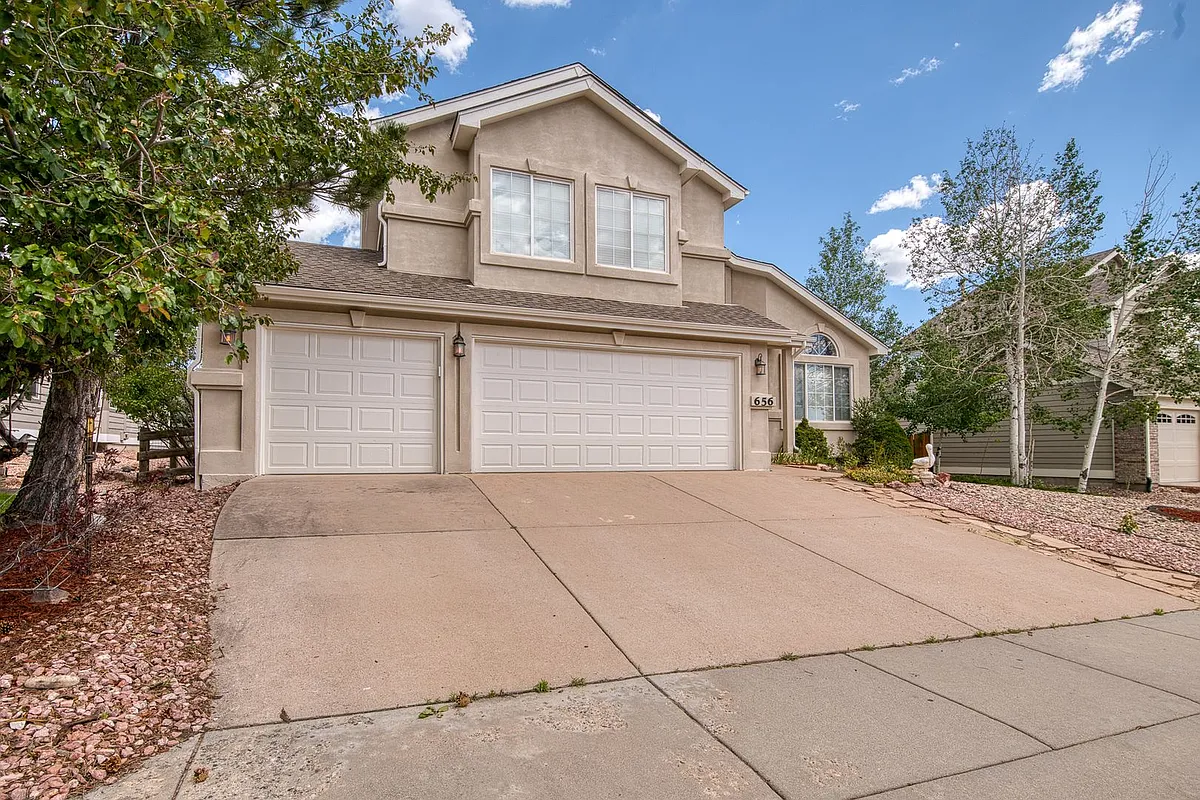 Building Photo - 656 Shrubland Dr