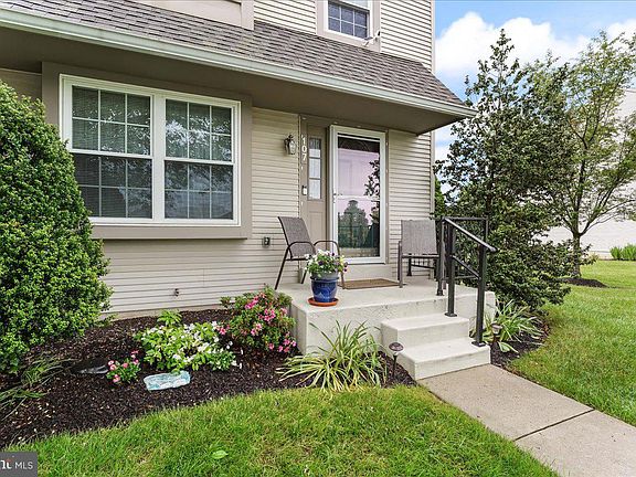 3rd image of 107 Cambridge Cir #50