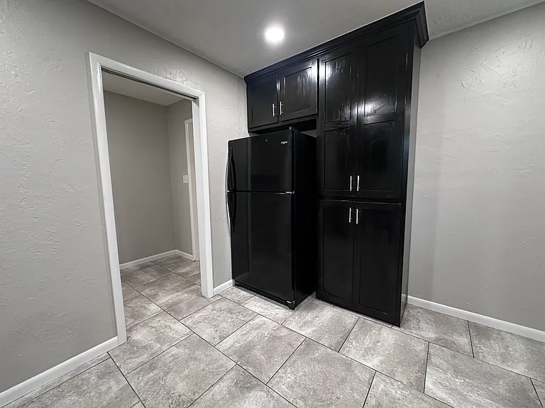 1530 Melrose Dr — Photo 9