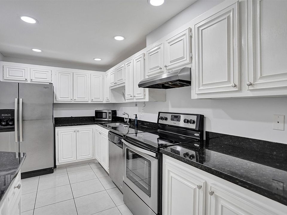 1st image of 1428 SE 4th Avenue #217