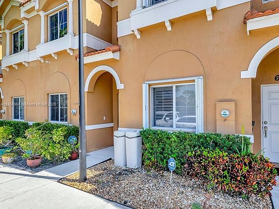 3rd image of 6006 Woodlands Blvd
