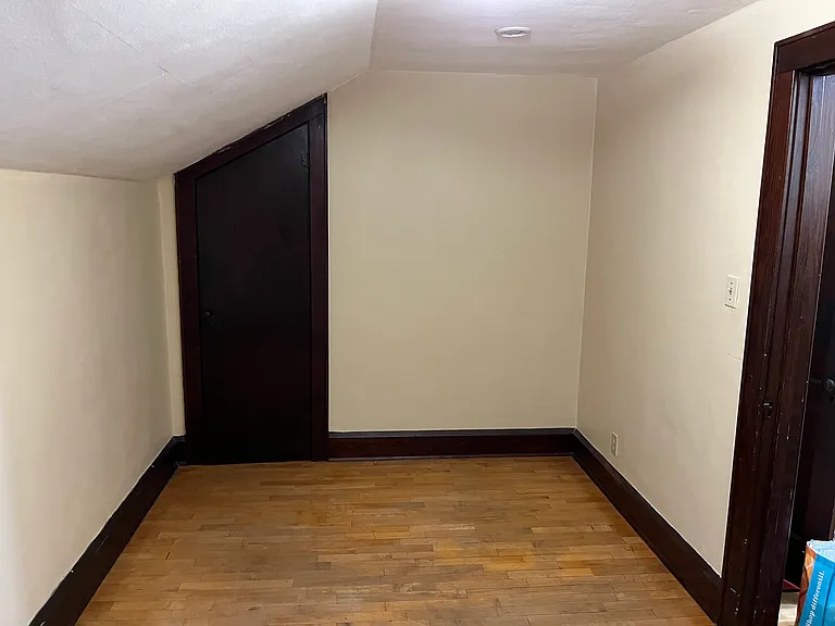 324 N Outagamie St #1/2 — Photo 5