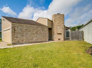 520 Shady Brook Dr, Stafford, TX 77477