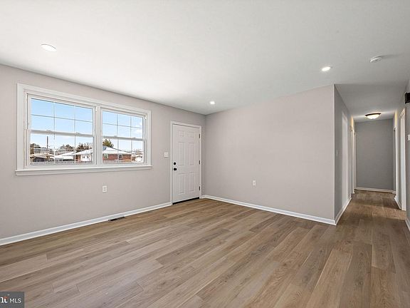 4th image of 318 S Dupont Rd