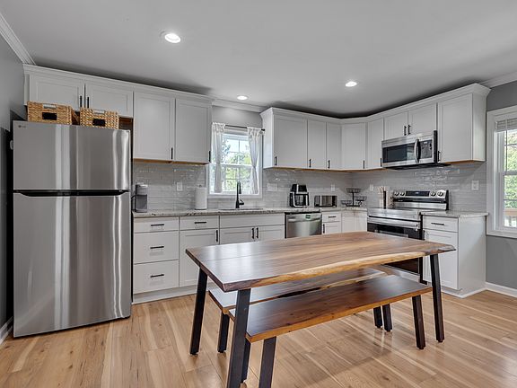 5th image of 113 Murray St