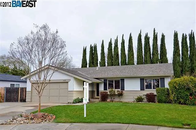 1152 Crystal Cir photo 1
