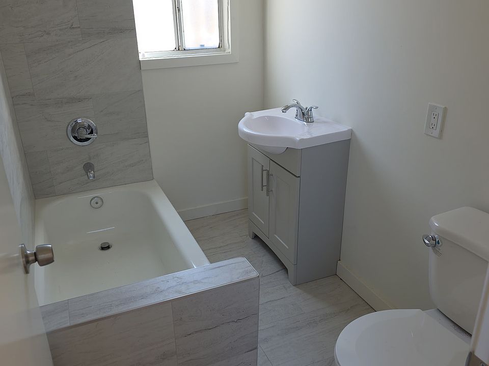 1st image of 7007 Menlo Ave APT 4