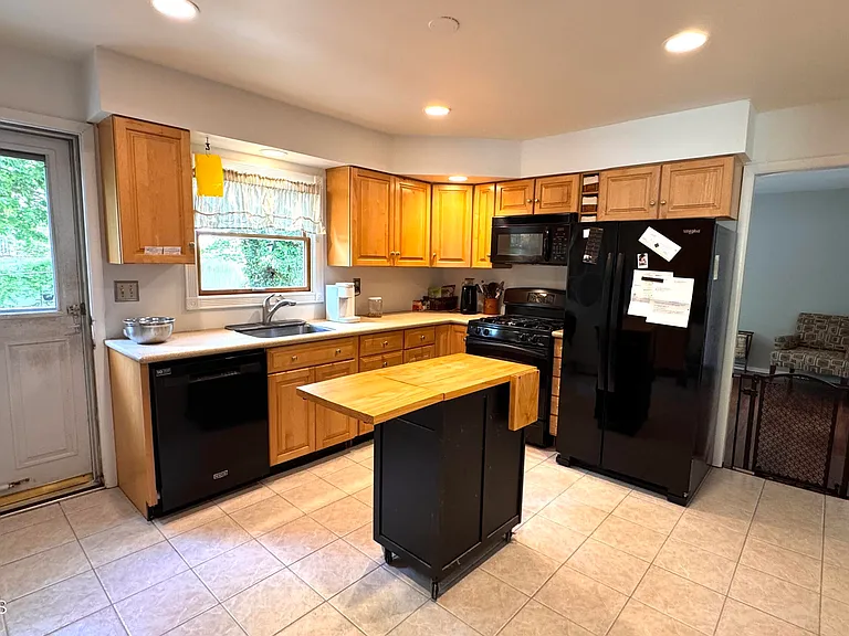 1210 Allaire Ave — Photo 7