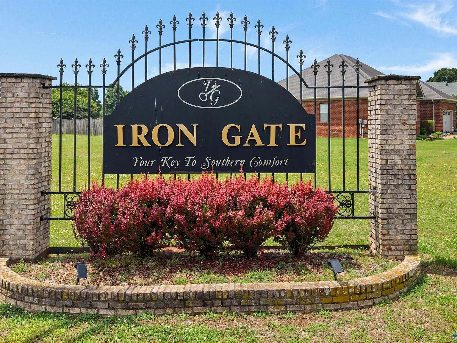 4 bed, 2.0 bath, 2069 sqft, $2,100 — Photo 4