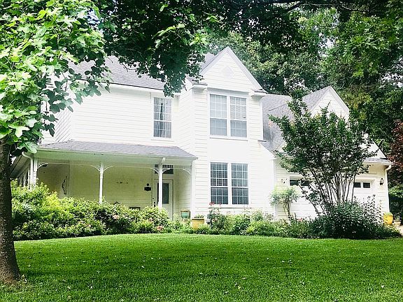2nd image of 16041 Cumberland Way