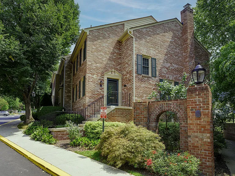 7518 Westlake Ter — Photo 1