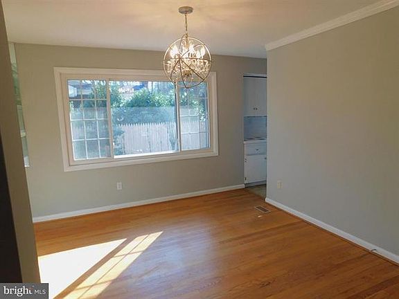 4th image of 101 Linda Ln
