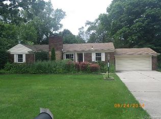 26825 Santa Barbara Dr, Southfield, MI 48076