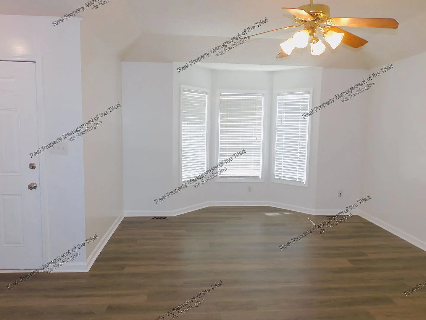 3 bed, 2.0 bath, 1136 sqft, $1,795 — Photo 2