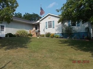 2107 Fareway Dr, Muscatine, IA 52761