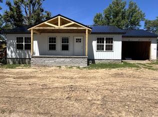 318 Kimmins St, Hohenwald, TN 38462