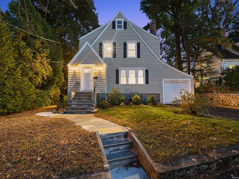 46 Puritan Ln — Photo 1