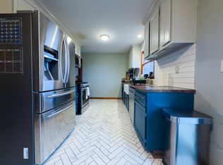 1208 Freed Rd, Sycamore, IL 60178